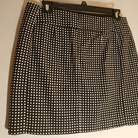 'The Loft' Black and White Skirt (mid-thigh) - Picture 2 of 2